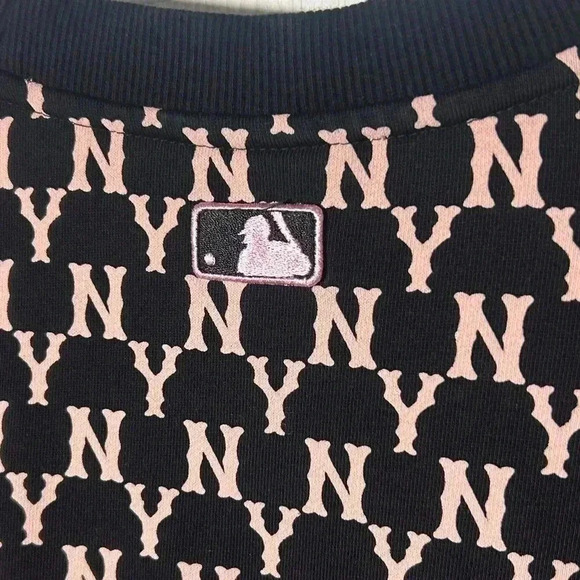 MLB New York YANKEES Monogram Embossed Sweatshirt Small Black & Pink Baseball - Picture 13 of 13